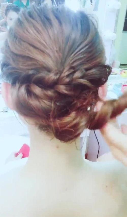 美拍盘发视频,轻松打造时尚发型，跟随视频学起来！