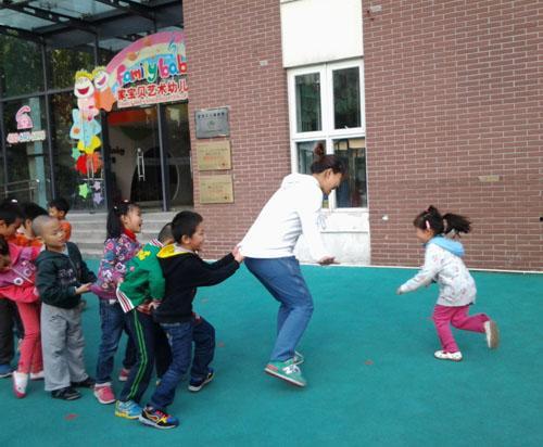 小班户外游戏视频,童真童趣瞬间捕捉