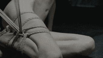 鞭打阴部 滴蜡的视频,揭秘鞭打阴部滴蜡的私密视频内容